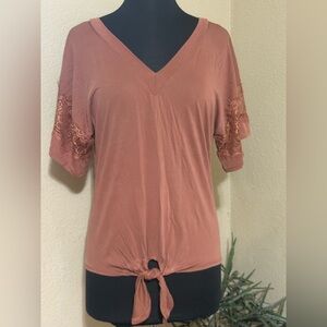 Daytrip XS Women's Lace Sleeve Tie-Front Top - Rust